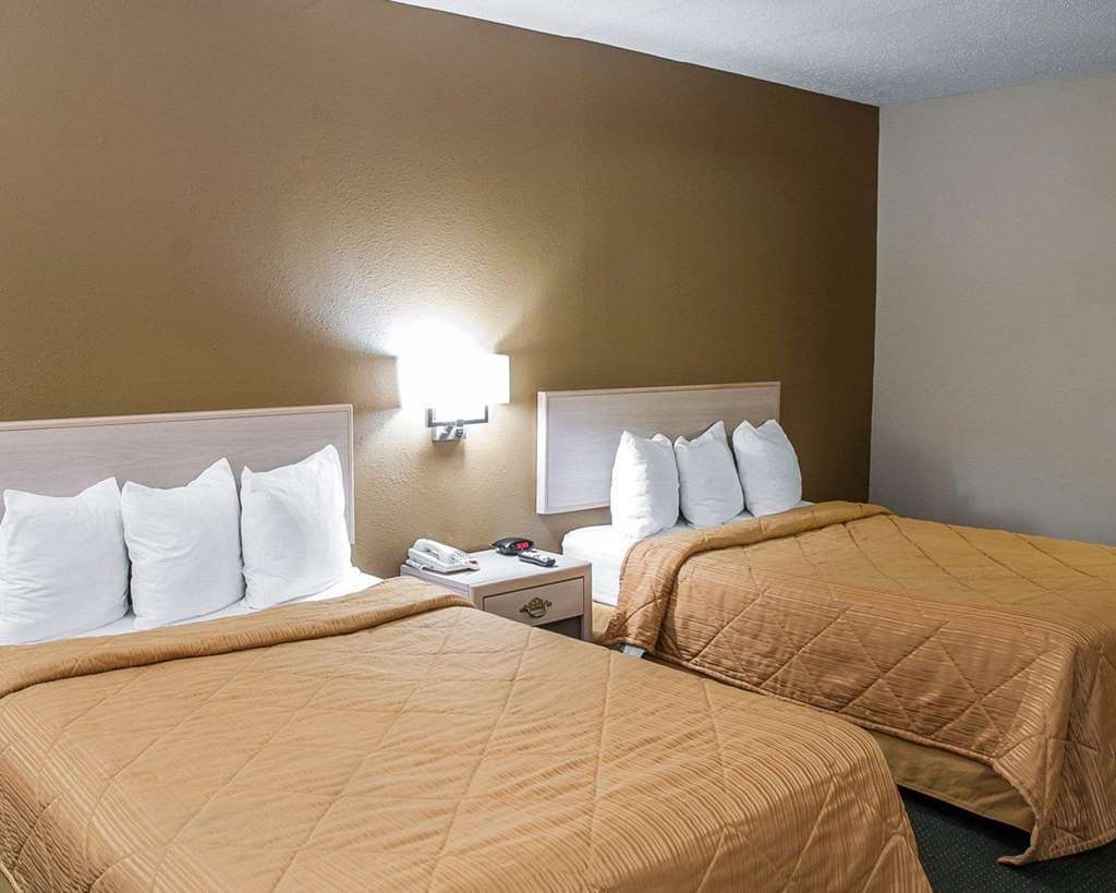 Quality Inn Near Six Flags St. Louis Pacific Room photo