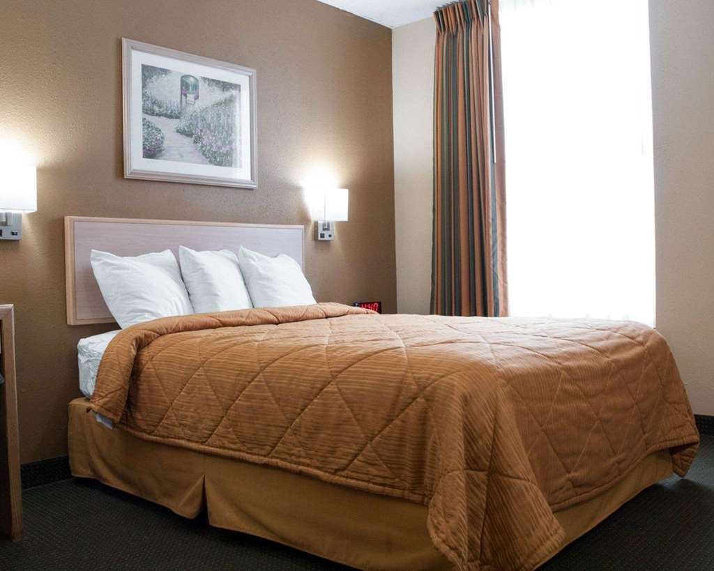 Quality Inn Near Six Flags St. Louis Pacific Room photo
